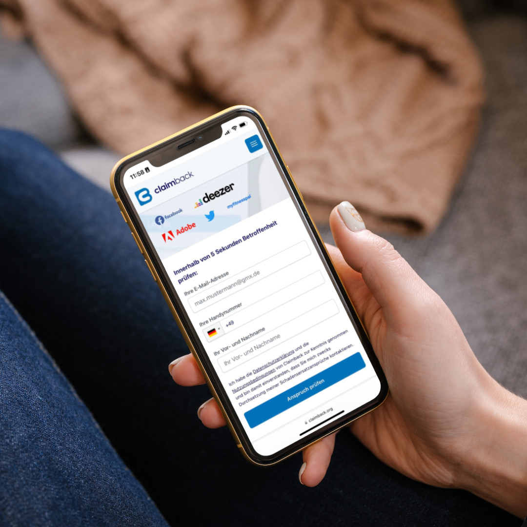 Ein Smartphone mit der Claimback DSGVO Seite geöffnet